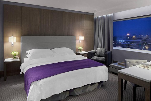 Executive feel, convenient location: A double room at the Radisson Blu Manchester Airport